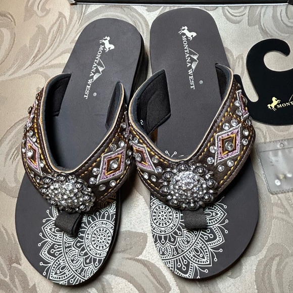 NWT in BoxMontana West Women’s 8 Brown Embellished Wedge Sandals Silver Pink - Picture 4 of 10